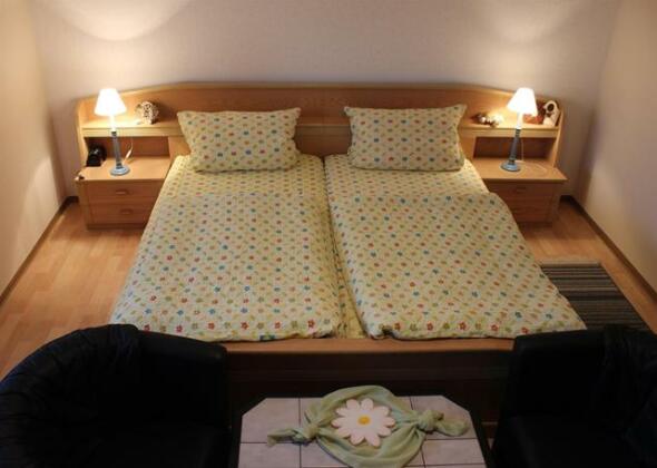  Photo 1