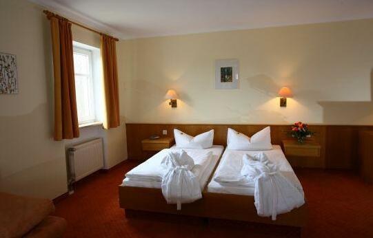 Schlosshotel Ernestgrun - Photo2