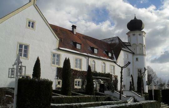 Schlosshotel Neufahrn - Photo3