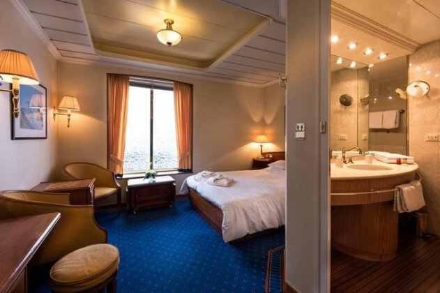 Hotelships Holland - MS Cezanne - Dusseldorf - Photo5