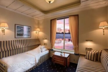 Hotelships Holland - MS Cezanne - Neuss - Photo5