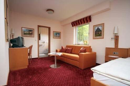 Hotel Berghof Nieheim - Photo3
