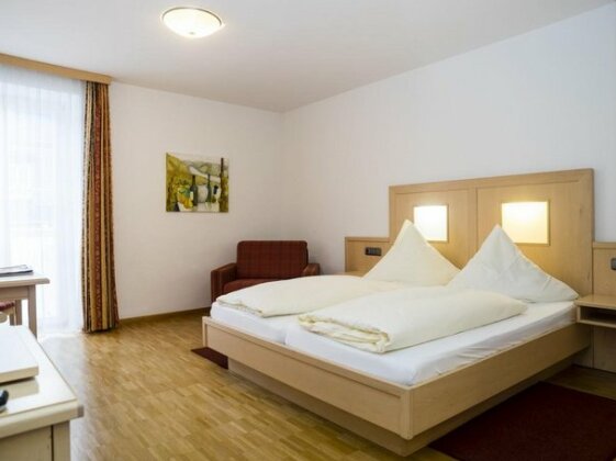 Weingutshotel Piesporter Goldtropfchen - Photo2