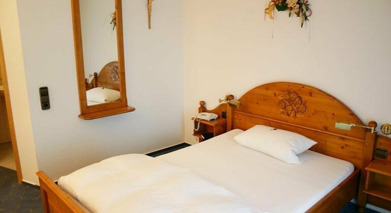 Landgasthof Lowen Sasbach - Photo2