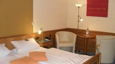 Hotel zur Post Schonberg - Photo2