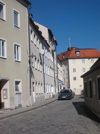 Zimmervermietung am Stadtplatz / BHF 8 min / A8