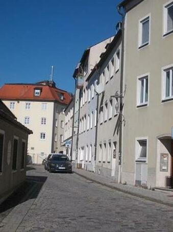 Zimmervermietung am Stadtplatz / BHF 8 min / A8