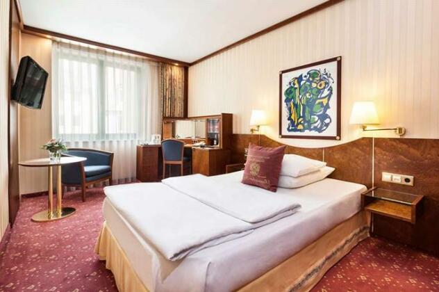 Best Western Premier Grand Hotel Russischer Hof - Photo4