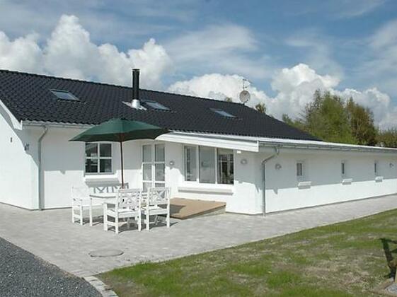 Four-Bedroom Holiday home in Ega - Photo3
