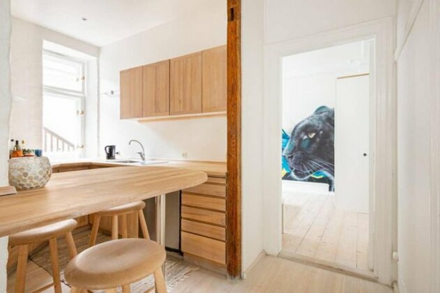 City apartment with cosy backyard in vibrant area - Photo5
