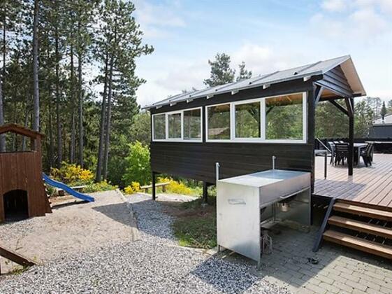 Eight-Bedroom Holiday home in Ebeltoft - Photo4