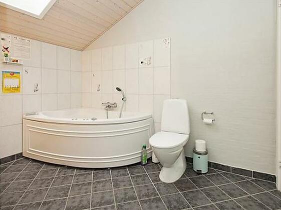 Four-Bedroom Holiday home in Ebeltoft 5 - Photo2