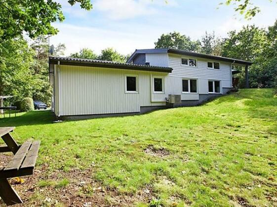 Five-Bedroom Holiday home in Glesborg 2 - Photo3