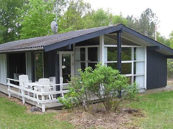Three-Bedroom Holiday home in Glesborg 2