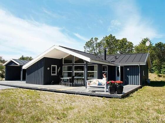 Four-Bedroom Holiday home in Albaek 2
