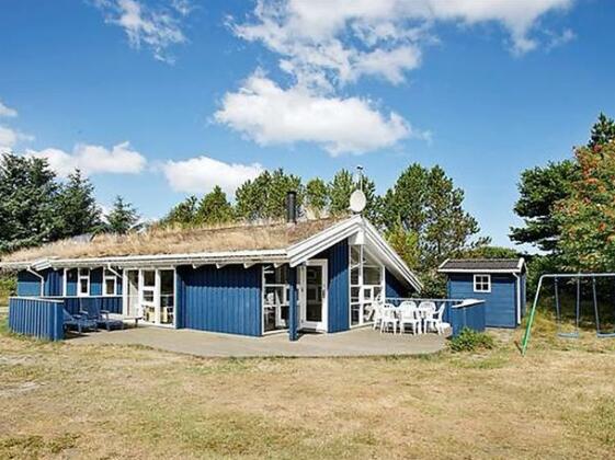 Four-Bedroom Holiday home in Albaek 5