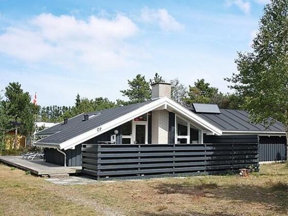 Four-Bedroom Holiday home in Albaek 6