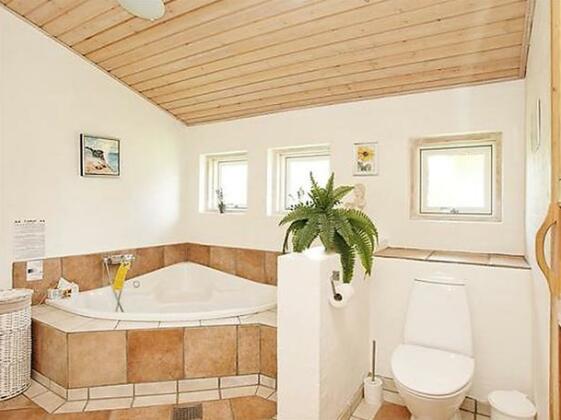 Four-Bedroom Holiday home in Jerup 4 - Photo2