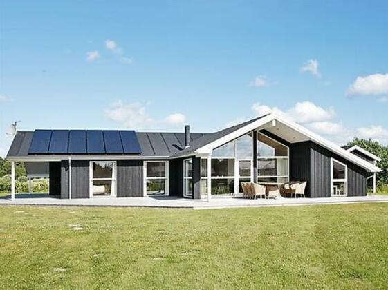 Four-Bedroom Holiday home in Jerup 5