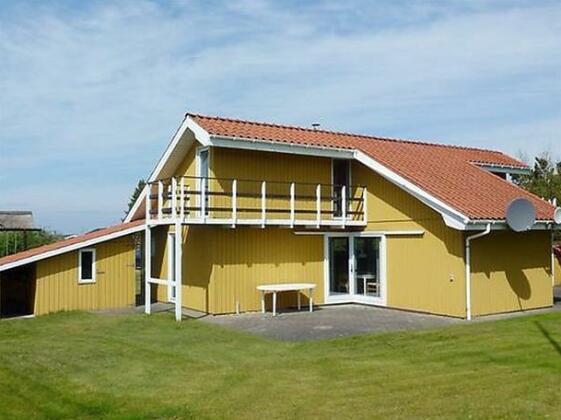 Three-Bedroom Holiday home in Frederikshavn 2 - Photo2