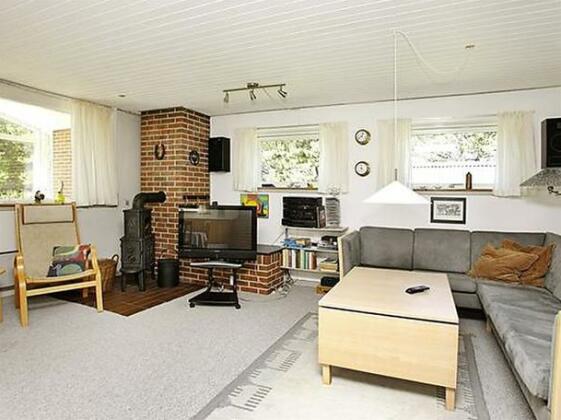 Three-Bedroom Holiday home in Jerup 5 - Photo4