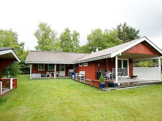 Two-Bedroom Holiday home in Albaek 4