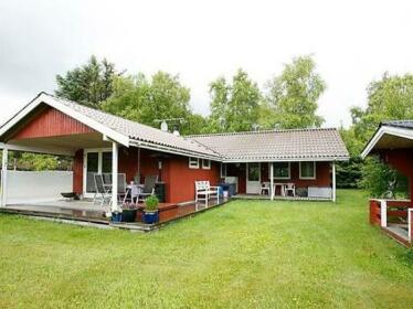Two-Bedroom Holiday home in Albaek 4