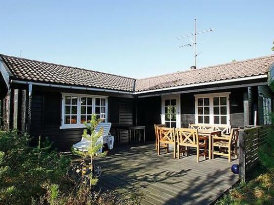 Two-Bedroom Holiday home in Albaek 6