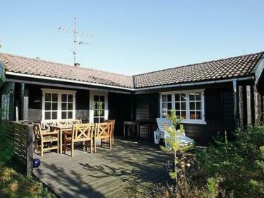 Two-Bedroom Holiday home in Albaek 6