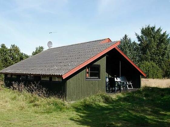 Two-Bedroom Holiday home in Albaek 7