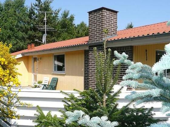 Three-Bedroom Holiday home in Glesborg 1