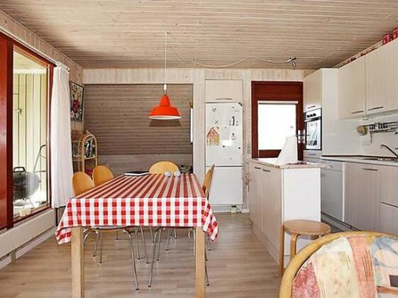 Two-Bedroom Holiday home in Glesborg 20 - Photo5