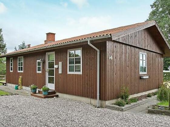 Four-Bedroom Holiday home in Grenaa - Photo4