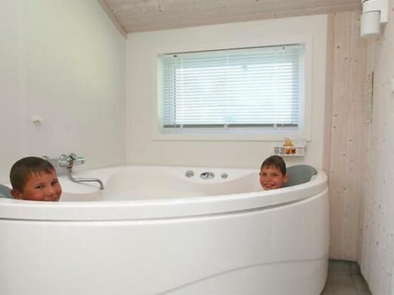 Four-Bedroom Holiday home in Gilleleje 1 - Photo5