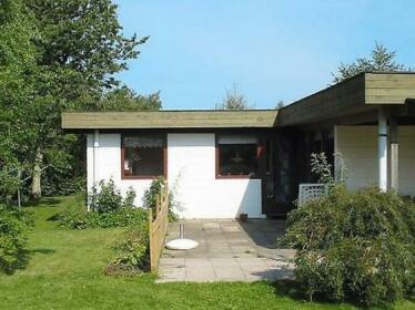 Three-Bedroom Holiday home in Dronningmolle 10