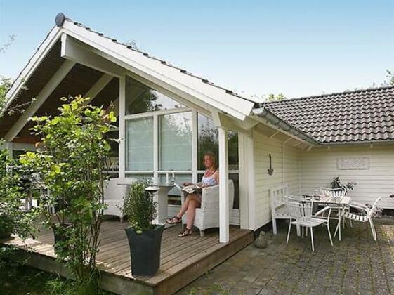 Three-Bedroom Holiday home in Dronningmolle 5 - Photo2