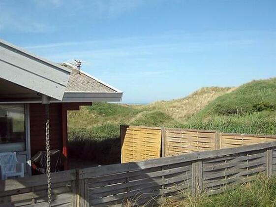 Two-Bedroom Holiday home in Lokken 5 - Photo4