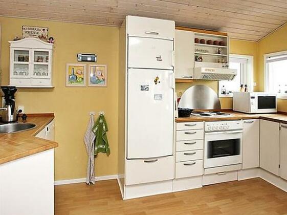 Two-Bedroom Holiday home in Lokken 8 - Photo4