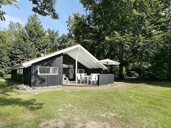 Four-Bedroom Holiday home in Melby - Photo4
