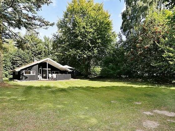 Four-Bedroom Holiday home in Melby - Photo5