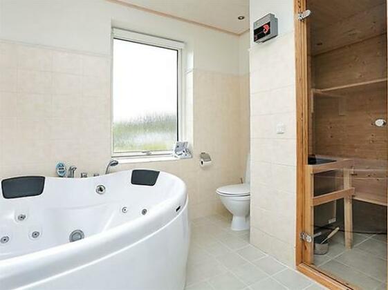 Three-Bedroom Holiday home in Hundested 2 - Photo4