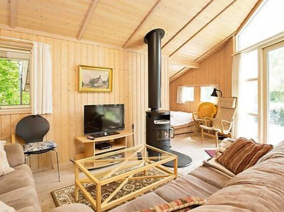 Four-Bedroom Holiday home in Hornbaek - Photo3
