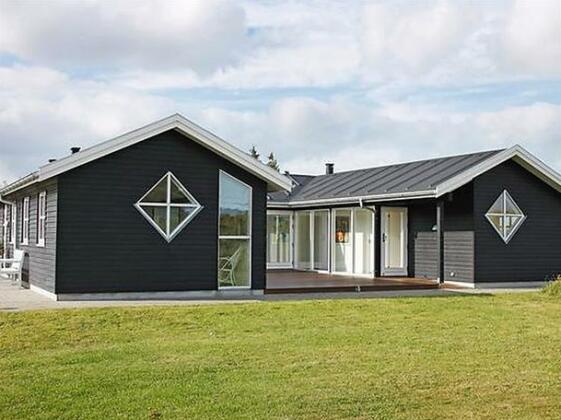 Four-Bedroom Holiday home in Hirtshals 3 - Photo2