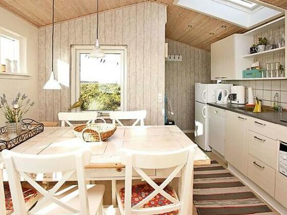 Two-Bedroom Holiday home in Lokken 4 - Photo4