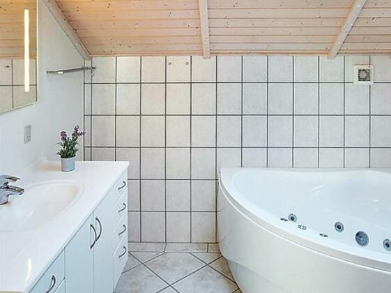 Four-Bedroom Holiday home in Ulfborg 1 - Photo2