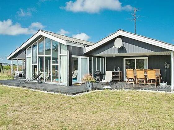 Five-Bedroom Holiday home in Ringkobing 5