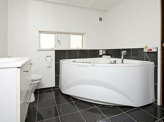 Three-Bedroom Holiday home in Gorlev 2 - Photo4