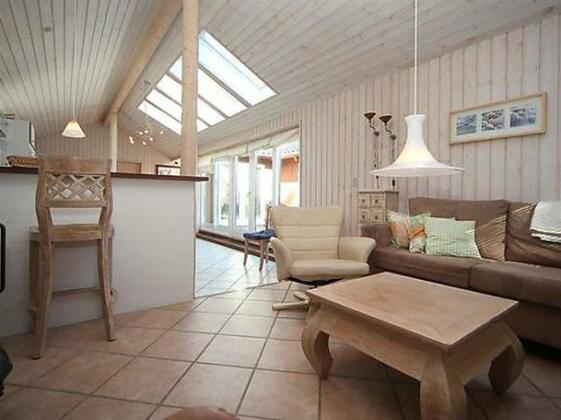 Four-Bedroom Holiday home in Knebel 2 - Photo5