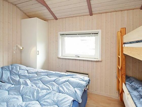 Three-Bedroom Holiday home in Sjolund 6 - Photo4