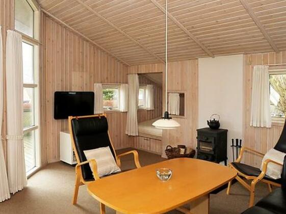 Two-Bedroom Holiday home in Bjert 1 - Photo4